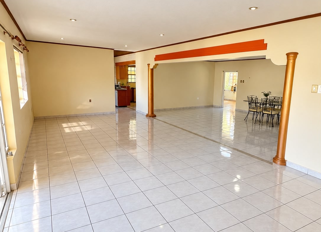 FOR SALE – Spacious property with multiple living possibilities at Santa Rosa