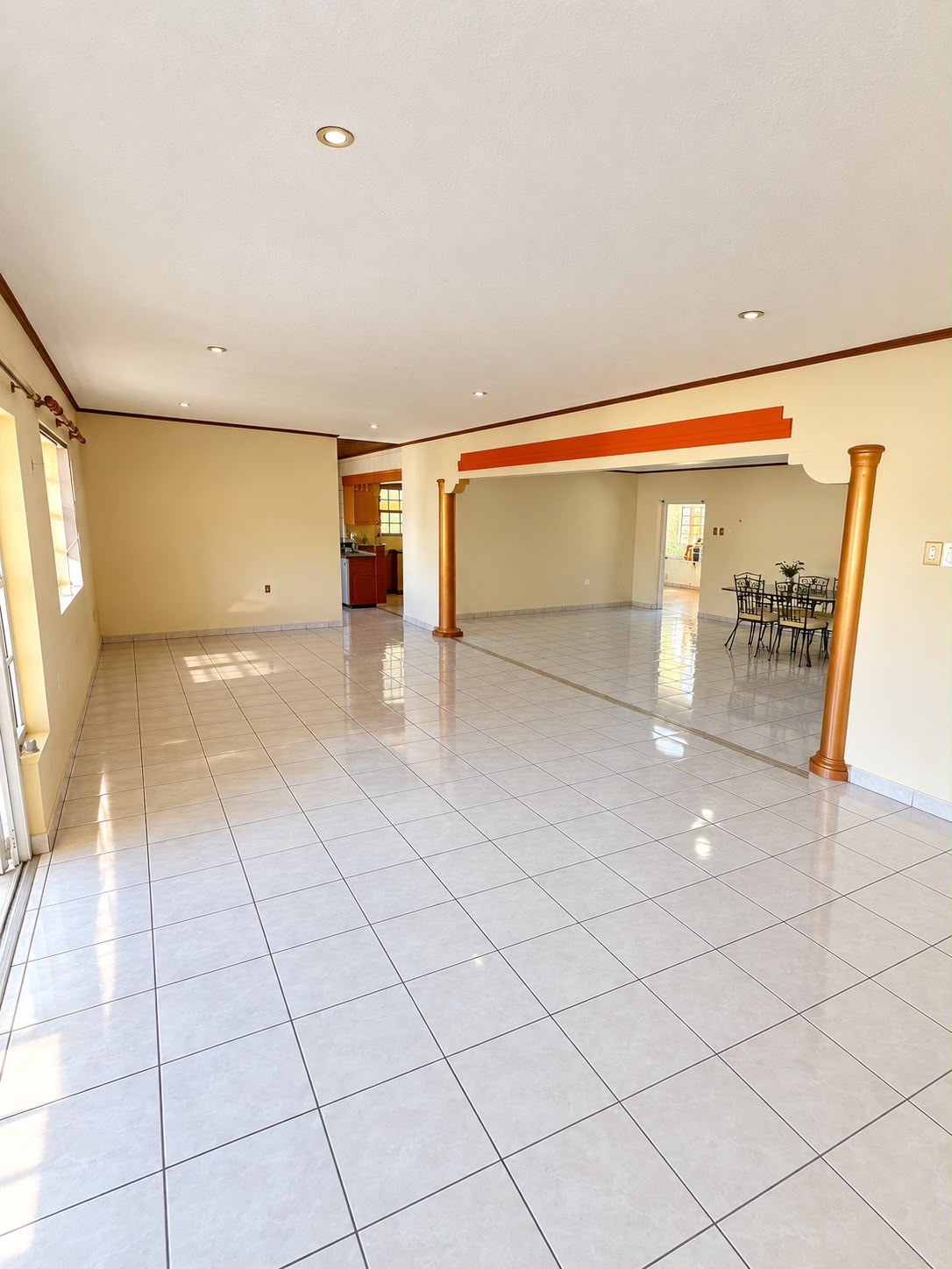 FOR SALE – Spacious property with multiple living possibilities at Santa Rosa