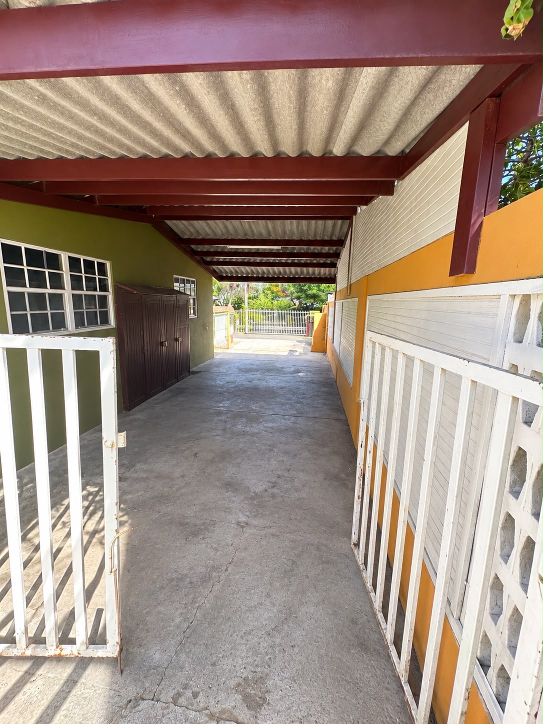 FOR SALE – Spacious property with multiple living possibilities at Santa Rosa