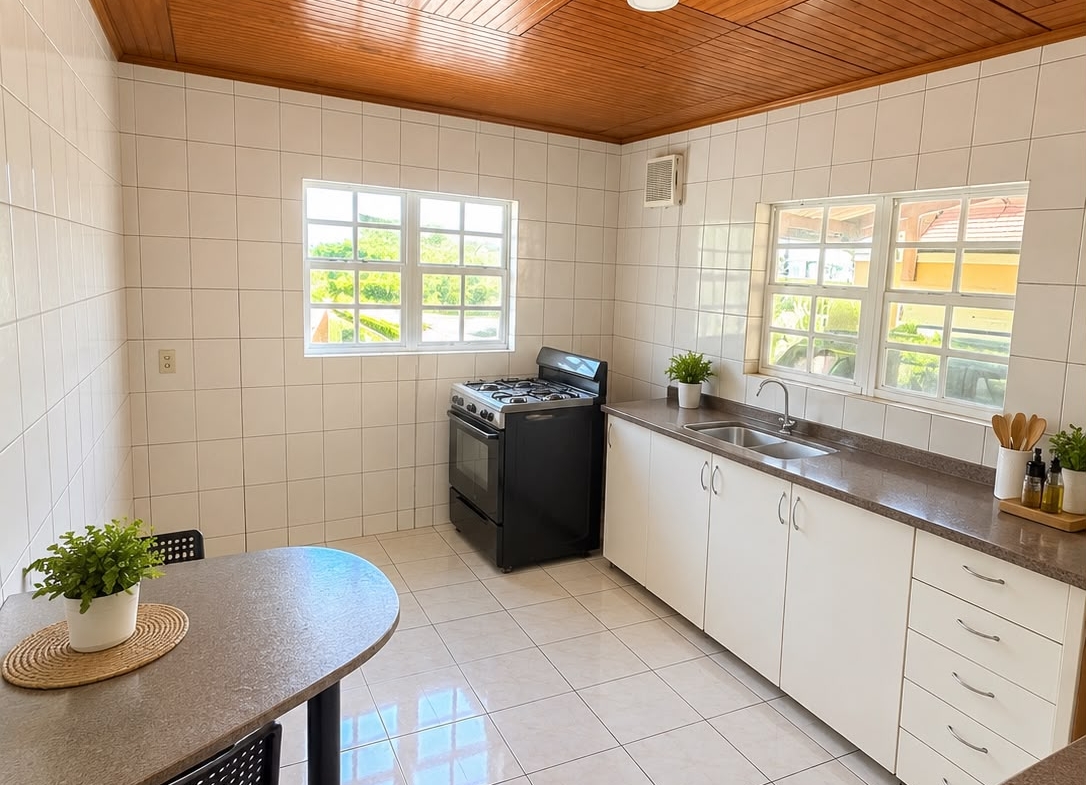 FOR SALE – Spacious property with multiple living possibilities at Santa Rosa