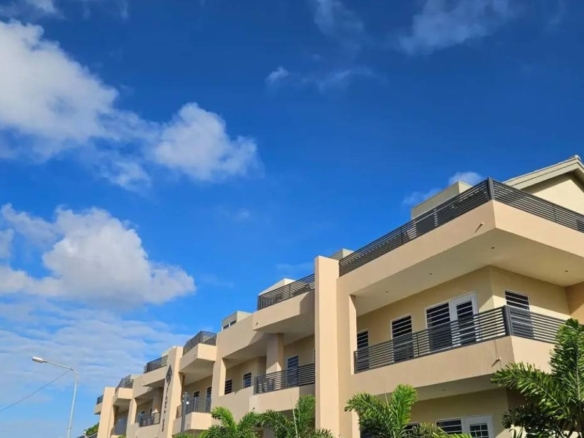 Off-Market Investment: 15-Unit Apartment Complex with Pool