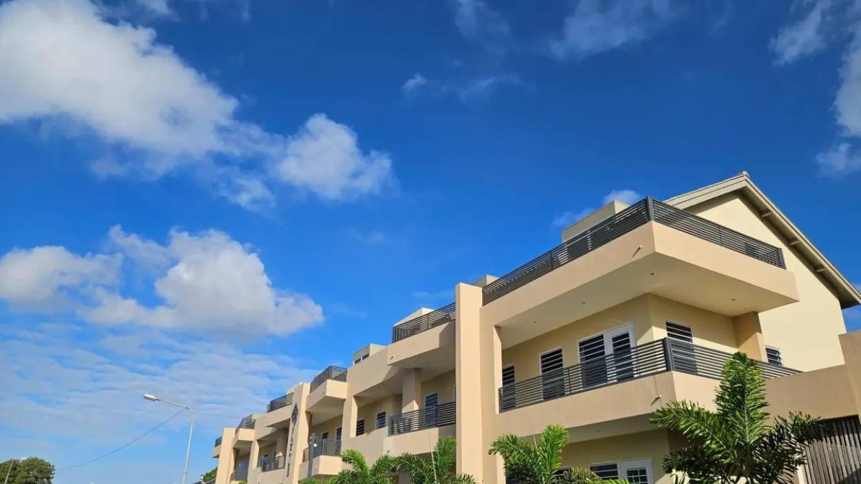 Off-Market Investment: 15-Unit Apartment Complex with Pool