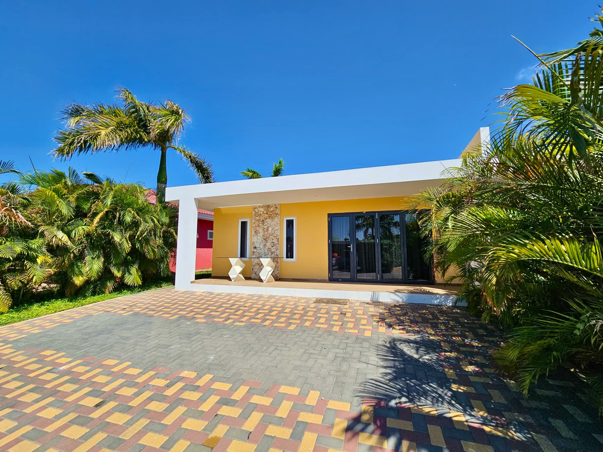 2 bedroom Liverpool resort for rent