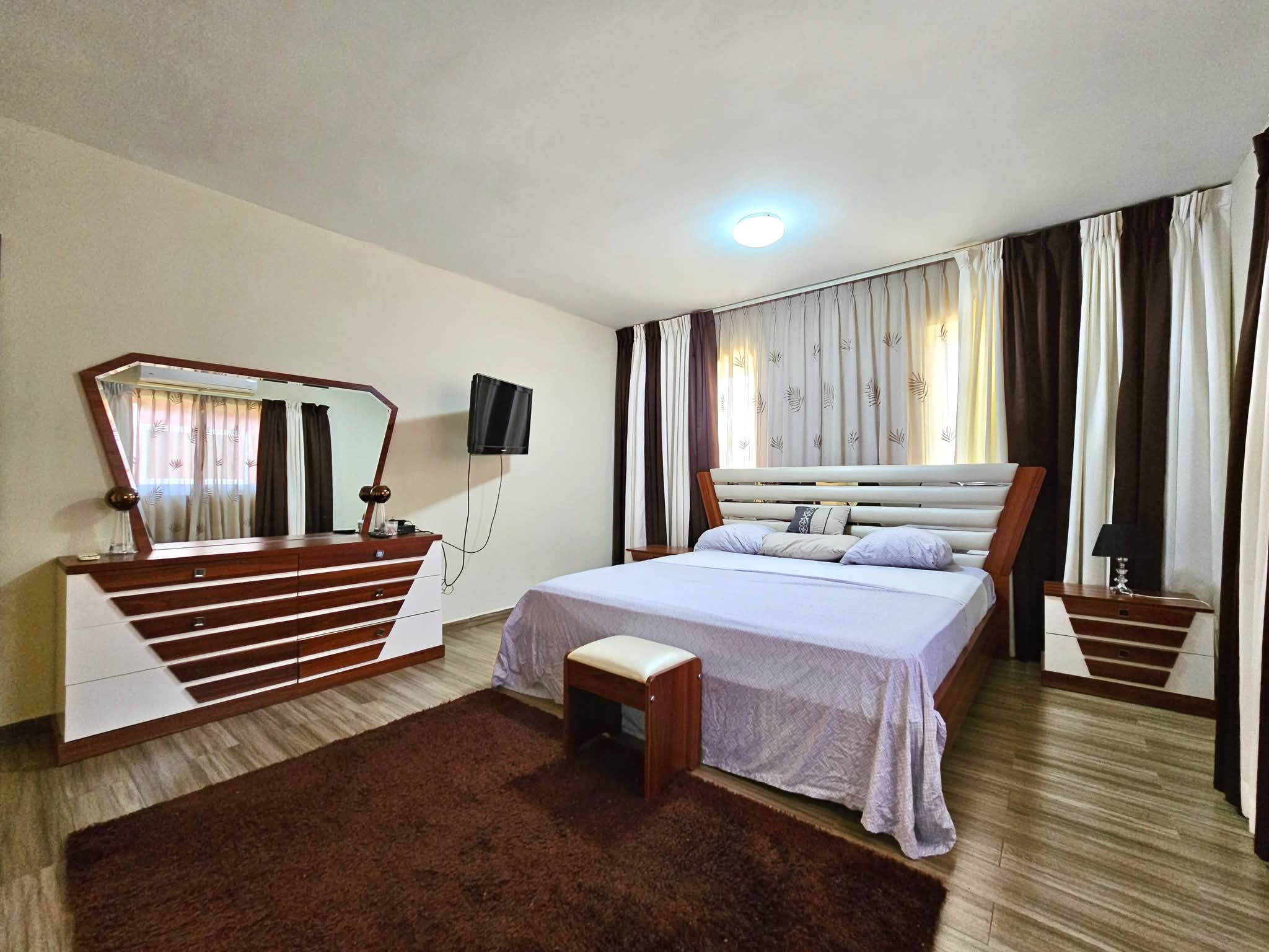 2 bedroom Liverpool resort for rent